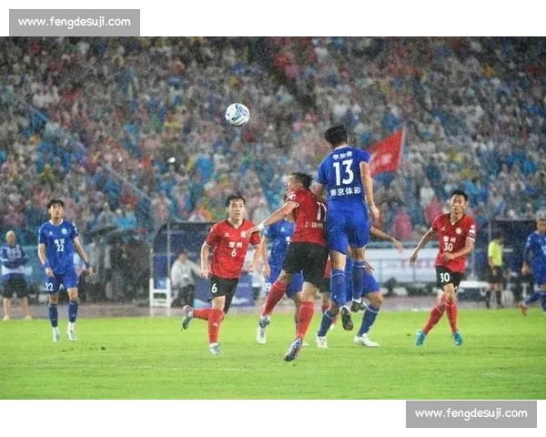 五机编队掠过苏超赛场!国产飞机硬核助威点燃主场 五机编队掠过苏超赛场!国产飞机硬核助威点燃主场